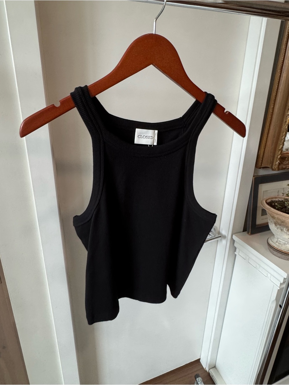 CLOSED Black Ribbed Scoop Tank